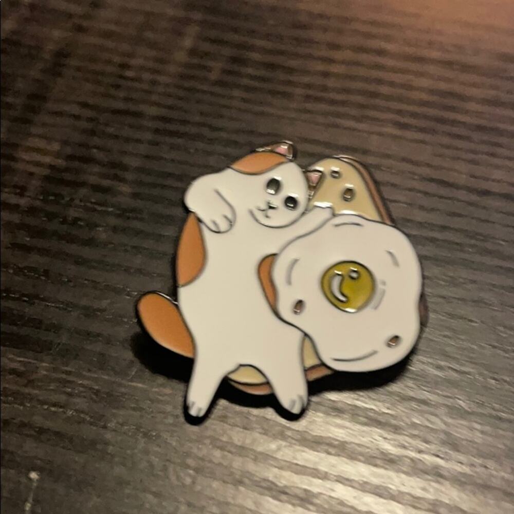 Cat with Toast and Egg Pin Brooch Kitten